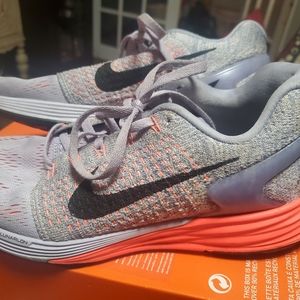 Nike Lunarglide 7 size "7"